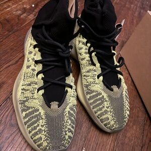 Yeezy knit bskball shoes men’s 9